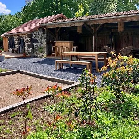 Hébergement de vacances La Maisonnette Des Dômes Près Vulcania Mazaye