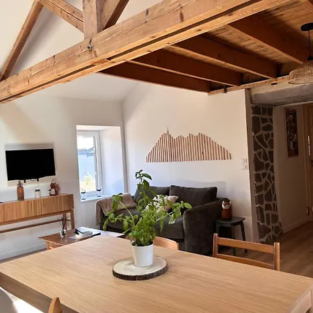 La Maisonnette Des Dômes Près Vulcania * Mazaye