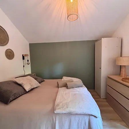 Hébergement de vacances La Maisonnette Des Dômes Près Vulcania *
